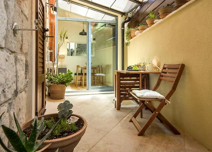 Hidden Luxury Residence 2Br With Terrace