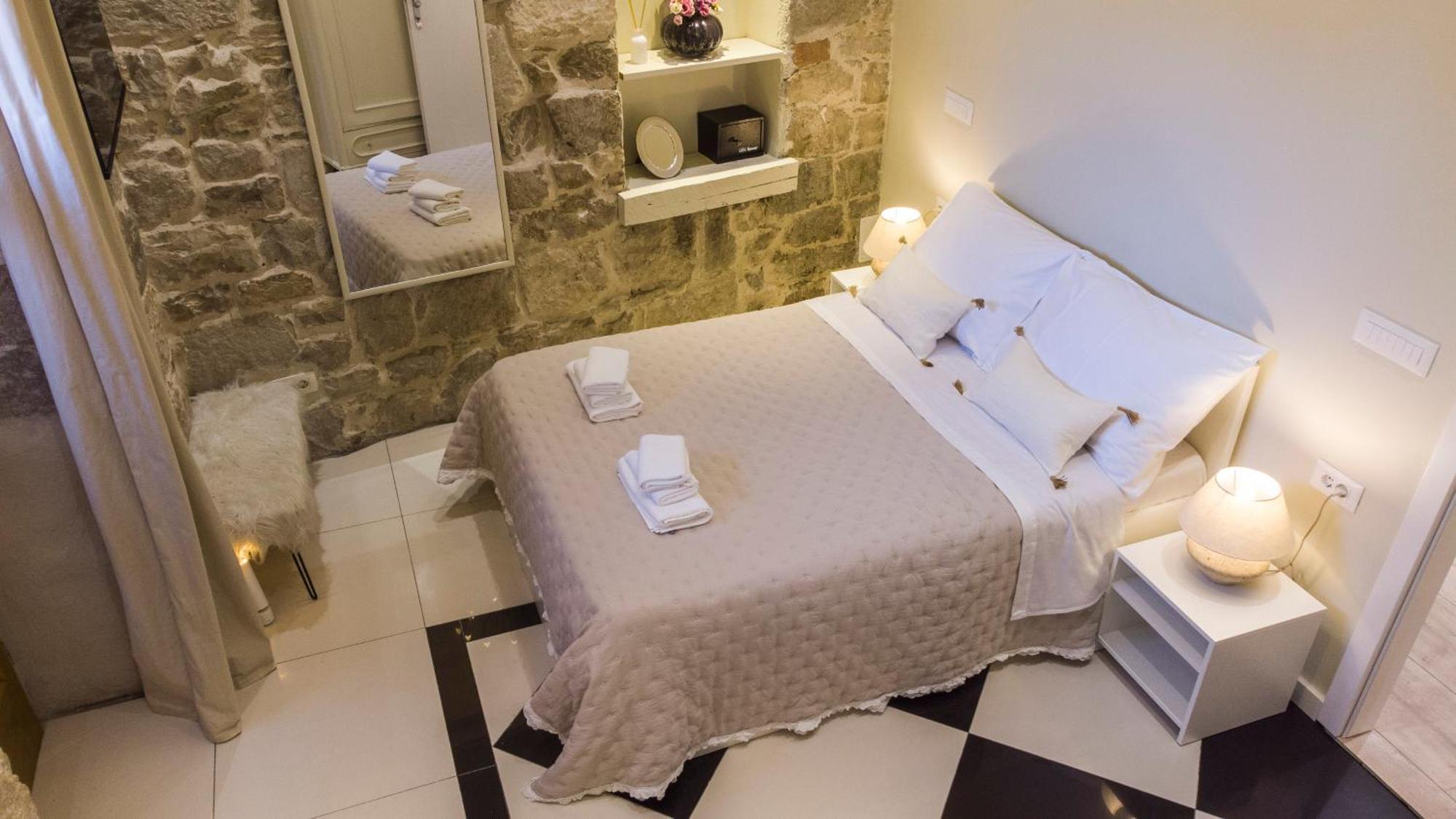 Hidden Luxury 2br With Terrace Apartment